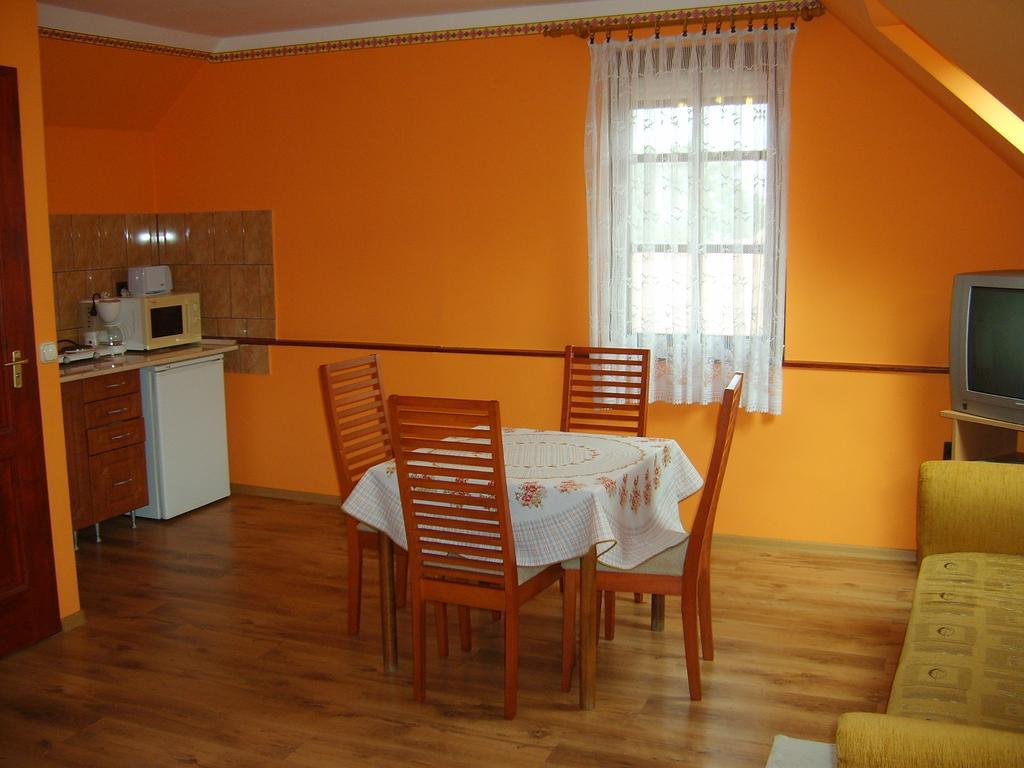 Szuts Panzio Bed & Breakfast Fertorakos Room photo