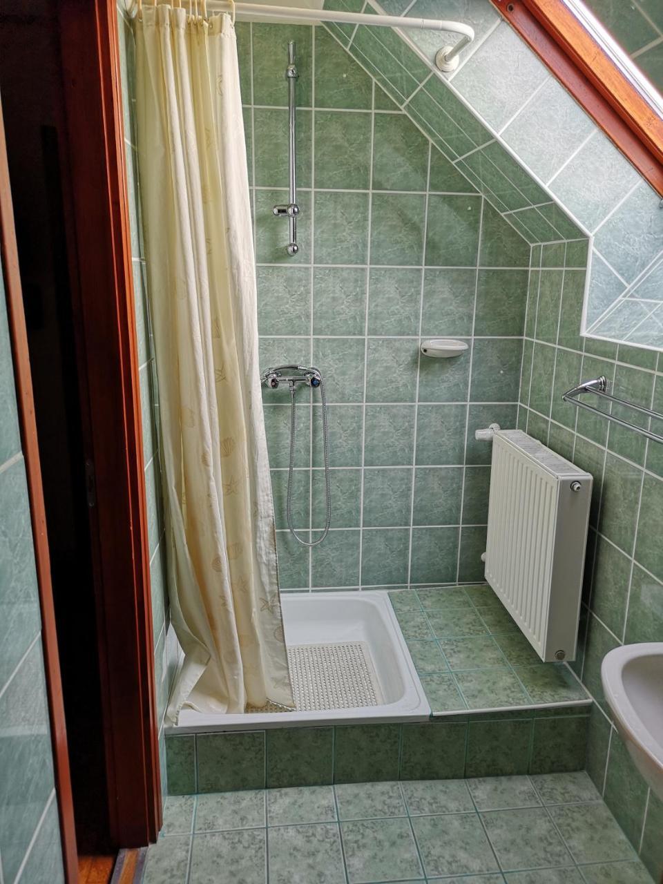 Szuts Panzio Bed & Breakfast Fertorakos Exterior photo