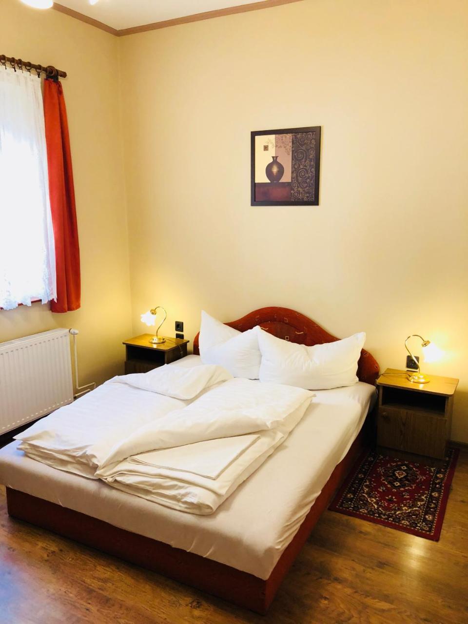 Szuts Panzio Bed & Breakfast Fertorakos Exterior photo