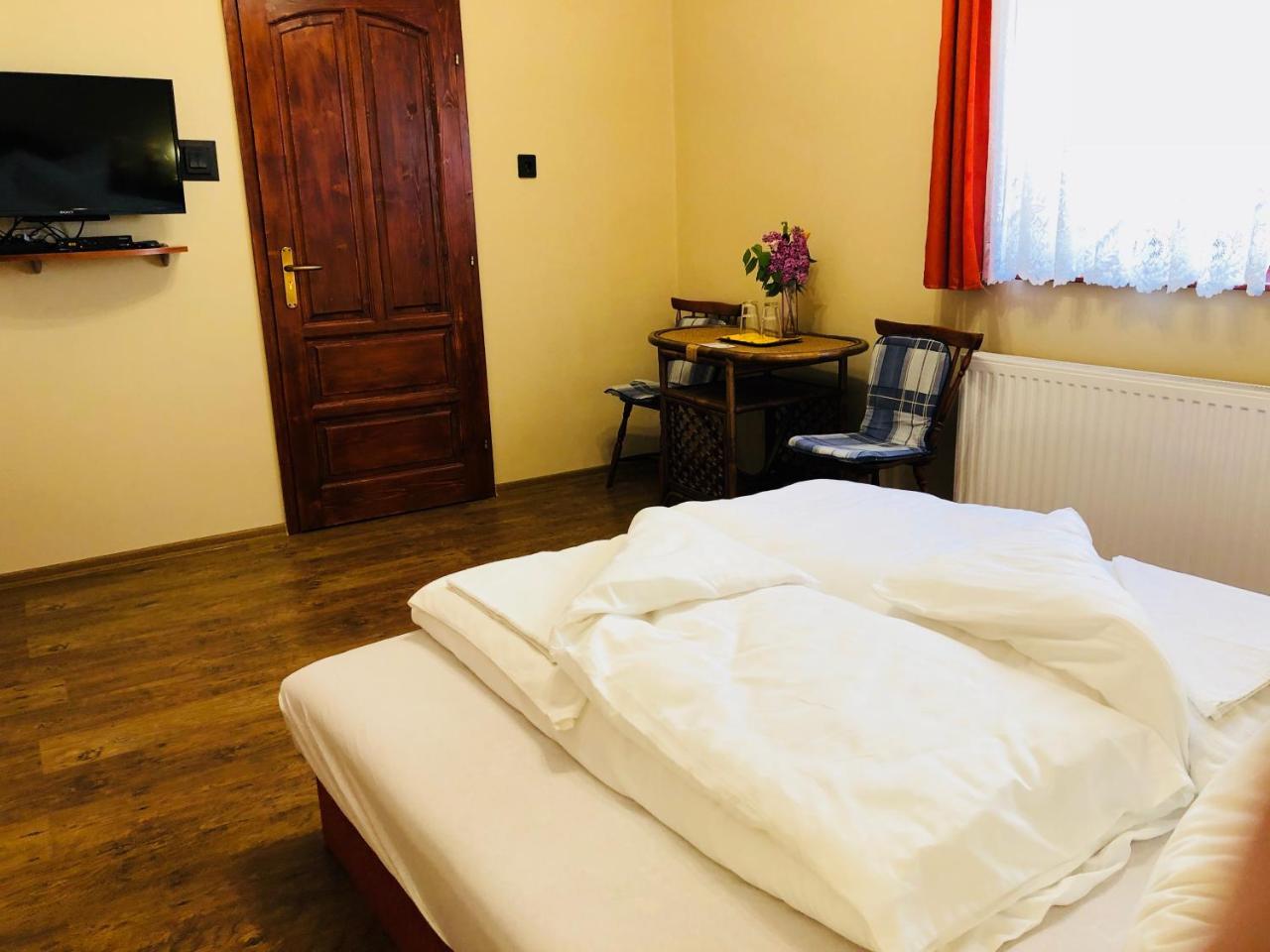 Szuts Panzio Bed & Breakfast Fertorakos Exterior photo