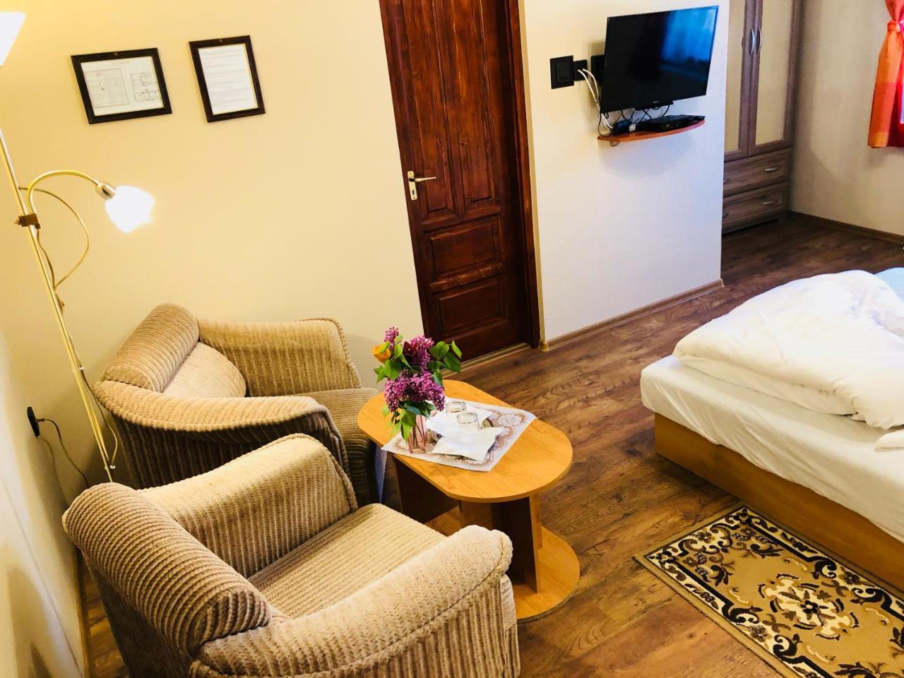 Szuts Panzio Bed & Breakfast Fertorakos Exterior photo