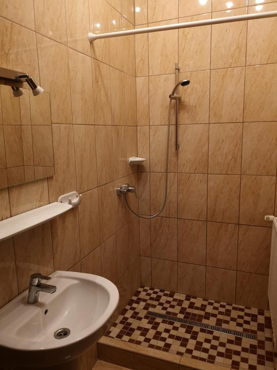 Szuts Panzio Bed & Breakfast Fertorakos Exterior photo