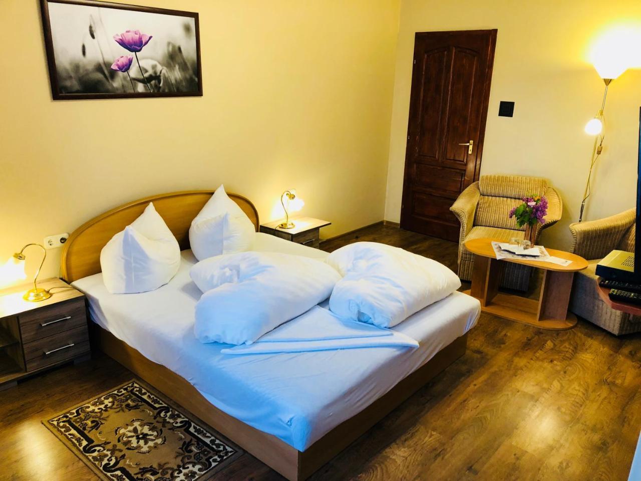 Szuts Panzio Bed & Breakfast Fertorakos Exterior photo